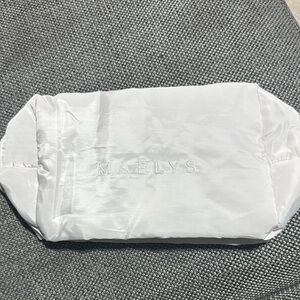 MAËLYS Elegant White Cosmetic Bag